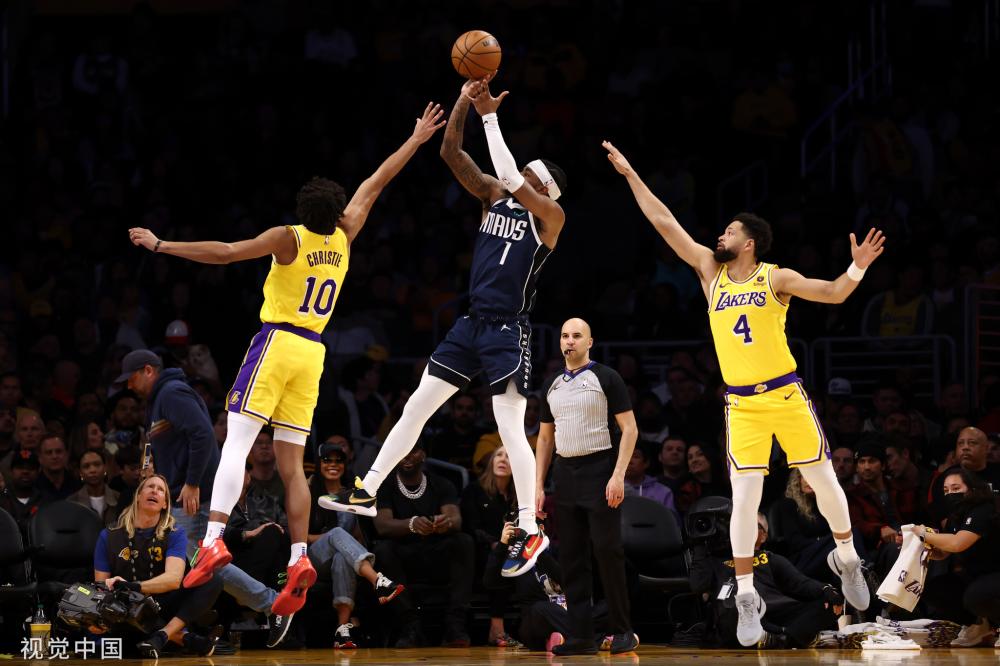 据均位居队 据均位居队